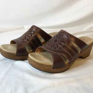 Dansko Brown Leather Clogs Sandals Open toe